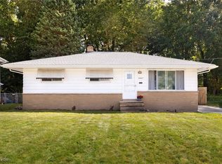 3997 Brendan Ln, North Olmsted, OH