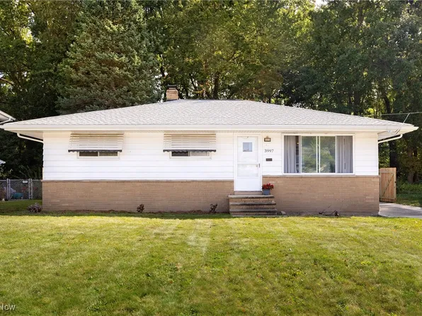 3997 Brendan Ln, North Olmsted, OH 44070