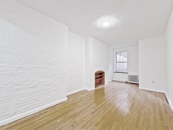 2nd image of 26 Saint Marks Pl APT Gr
