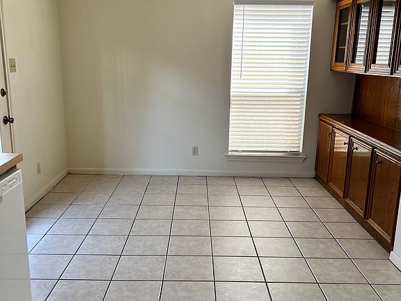 5th image of 3100 Dickinson Ave APT 2