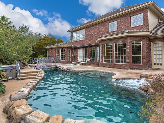 2nd image of 1807 Fontaine Ct