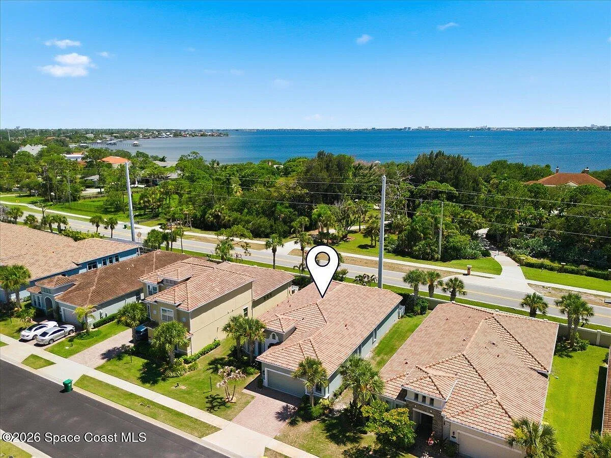 4 bed, 3.0 bath, 2589 sqft, $4,500 — Photo 2