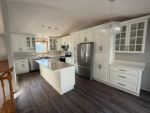 5th image of 18610 Queen St NW
