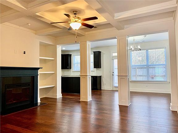 3rd image of 888 Arbor Crowne Dr