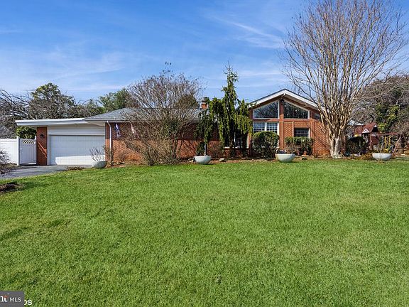 3rd image of 7908 Ivy Ln