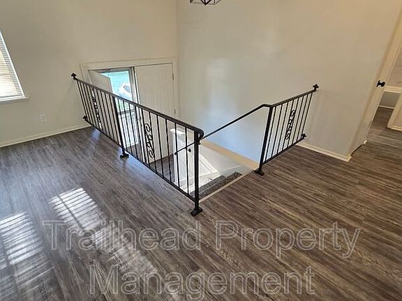3rd image of 608 NE Lynn St APT B
