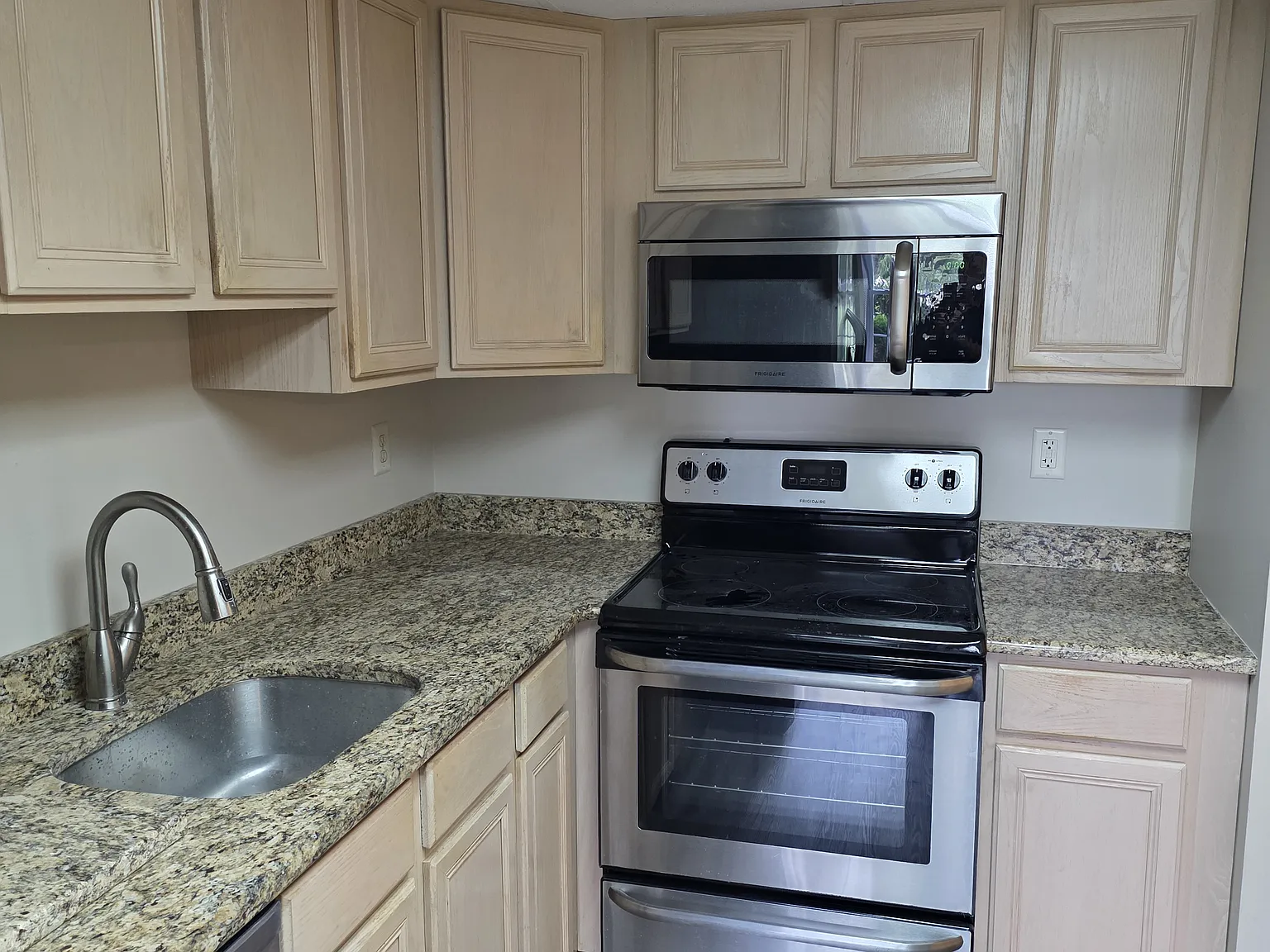 1 bed, 680 sqft, $1,750 — Photo 2