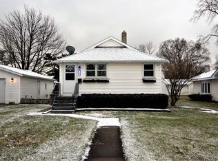 165 E 2nd St, Coal City, IL 60416