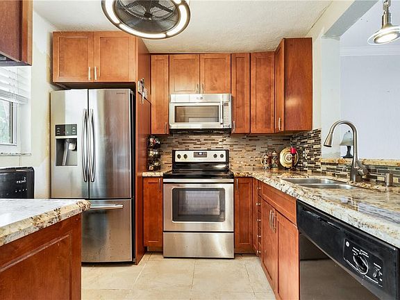 5th image of 1025 SE 3rd Avenue #104