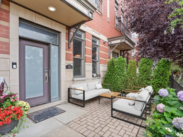 1005 N Riverwalk St, Chicago, IL 60610