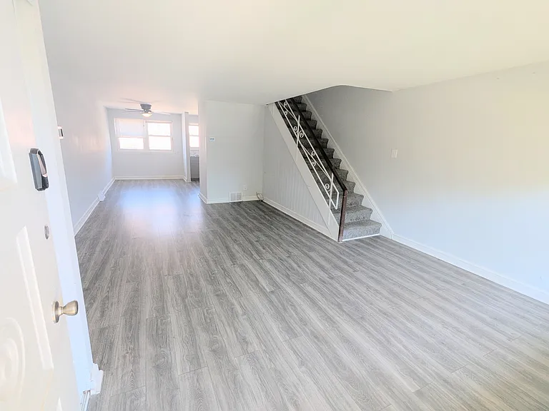5411 Vicaris St — Photo 5