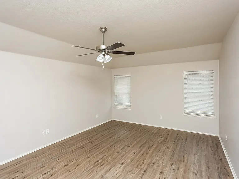 10921 Emerald Park Ln — Photo 8