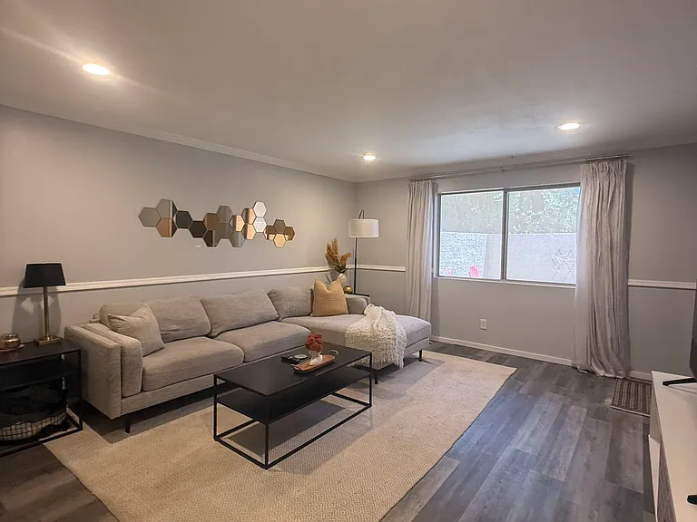 4426 N 28th St #7 — Photo 3