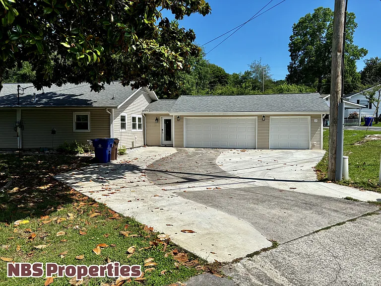 104 Hillside Rd — Photo 2