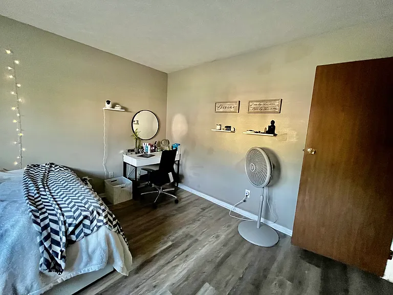 1235 Summit St #B — Photo 11