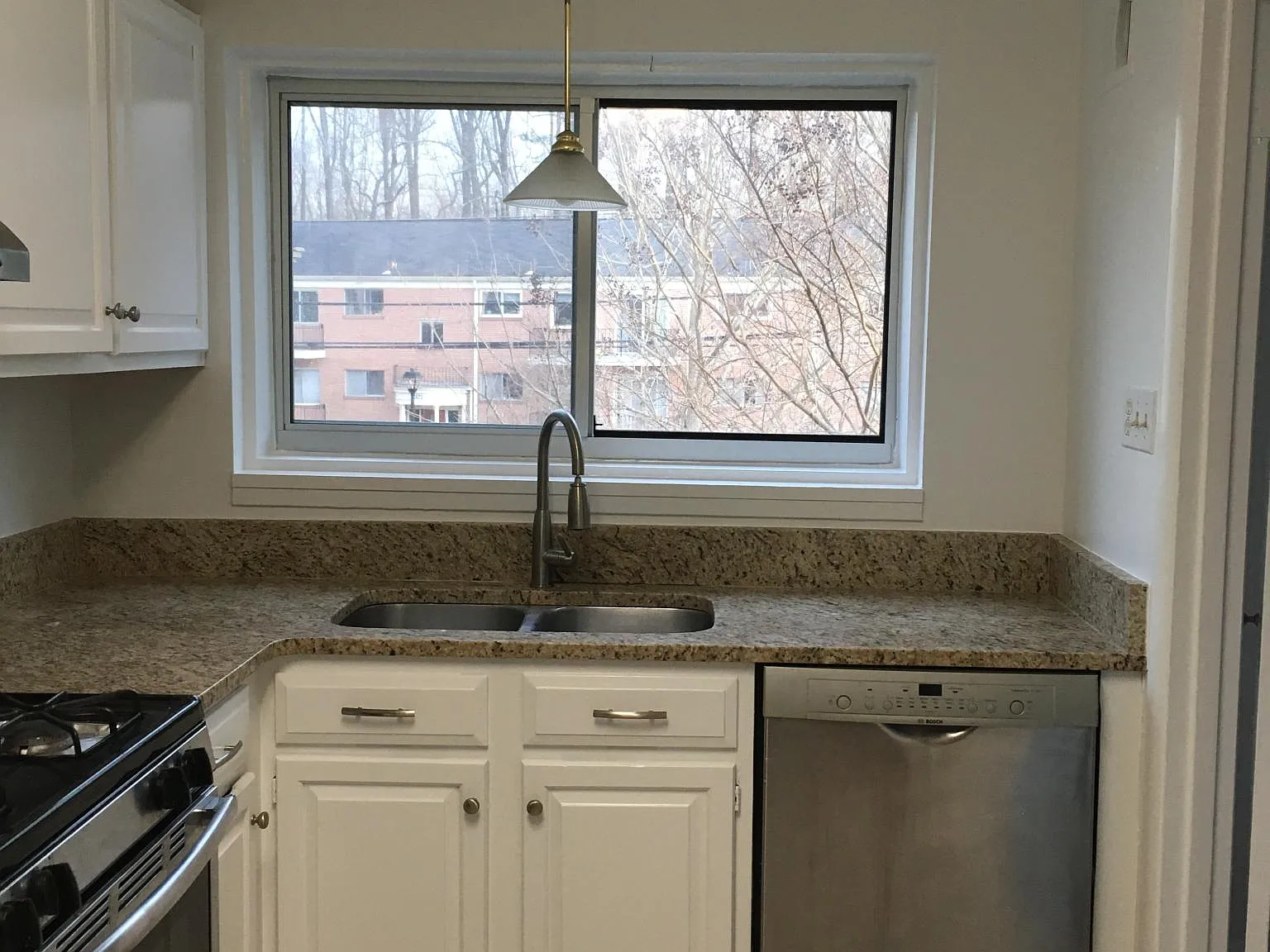 10620 Weymouth St — Photo 3