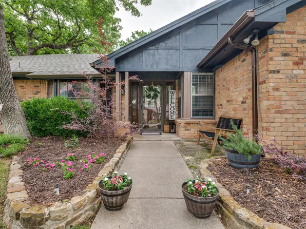 2228 Mountainview Dr, Hurst, TX 76054