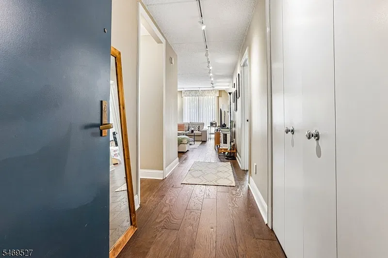 1077 River Rd — Photo 3