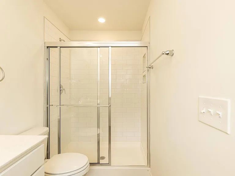 518 Eastwood St — Photo 24