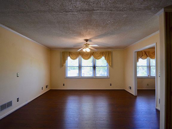 4th image of 7838 Wessex Ln