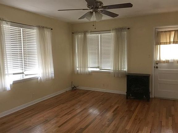 3rd image of 2608 Greenway Dr