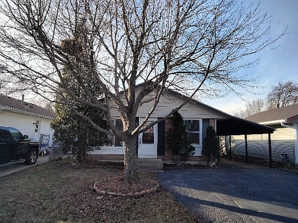 1st image of 1502 Woodridge Dr