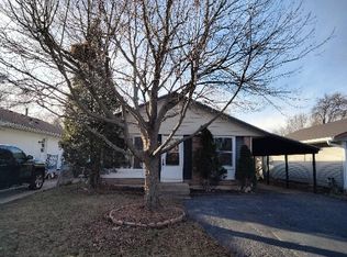 1502 Woodridge Dr, Round Lake Beach, IL 60073