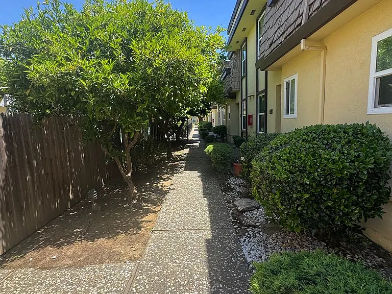 Lauren Garden Villas — Photo 2