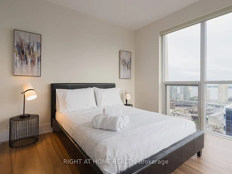 300 Front St W #2512 — Photo 12