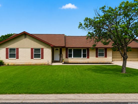 210 POCO VISTA DR, Kerrville, TX 78028