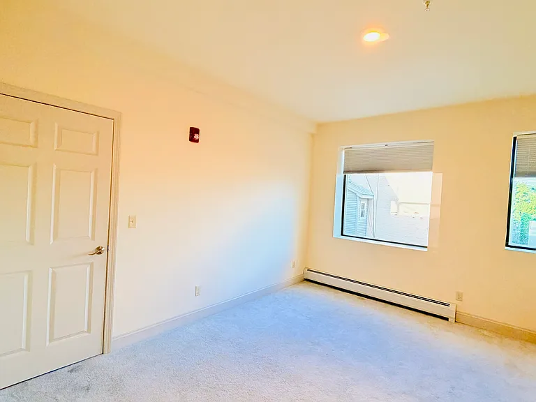 191 College St #307 — Photo 14