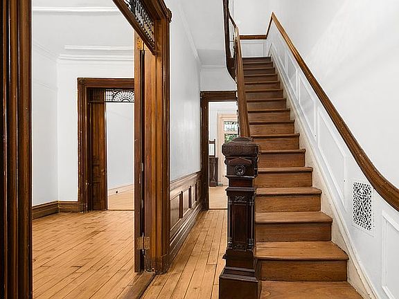 2nd image of 48 Halsey St Unit Townhouse