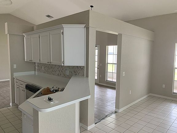 3rd image of 10411 Rainbow Oaks Dr