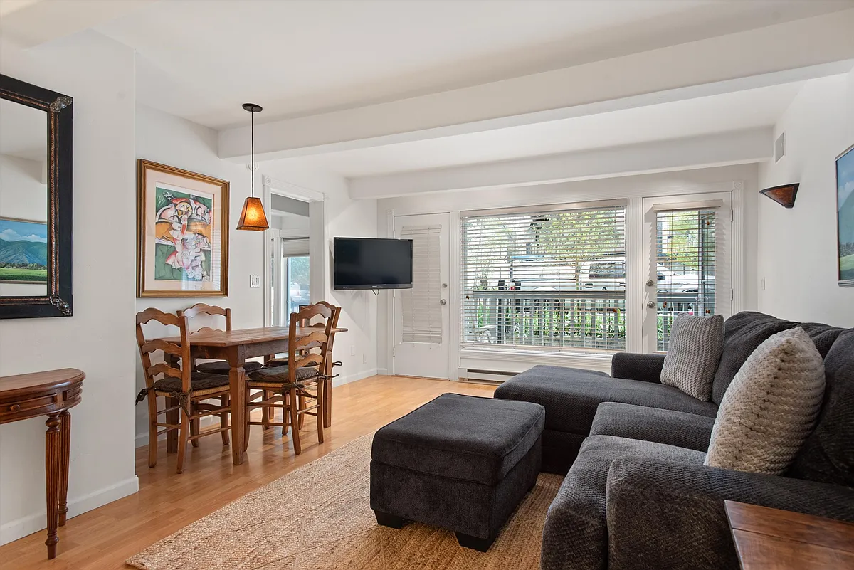 Building Photo - 916 E Hopkins Ave #102