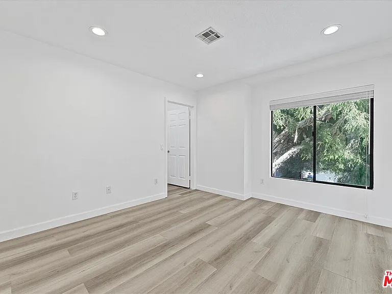 721 Beloit Ave — Photo 10