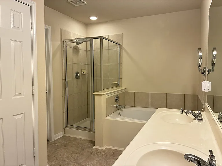 2588 Hallmark Oak St — Photo 20