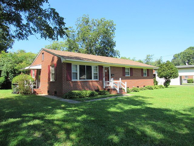 1st image of 114 Pecan Dr