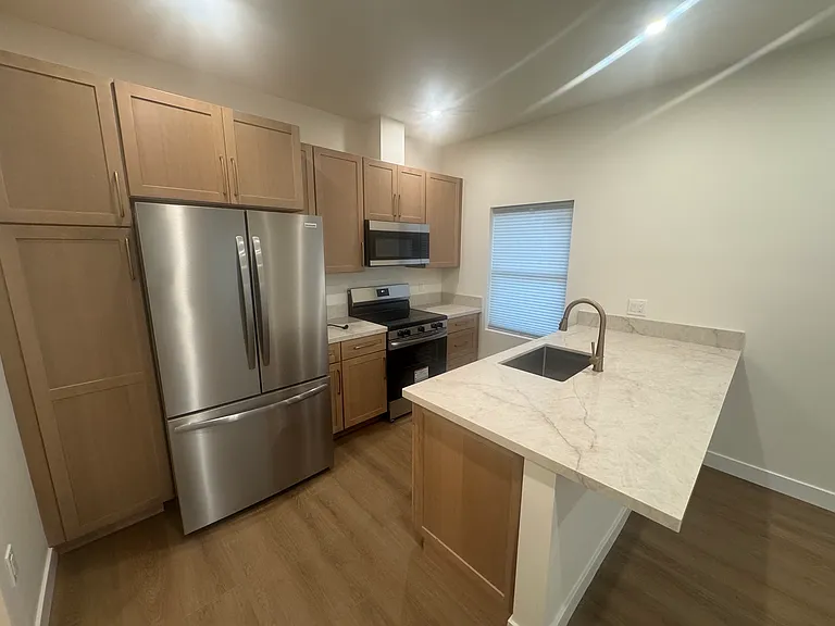 2205 Park St — Photo 8