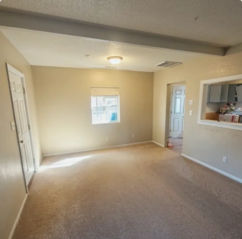 2 bed, 724 sqft, $1,300 — Photo 4