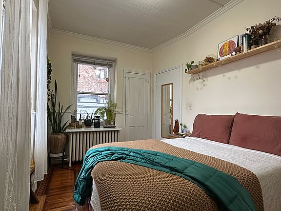 4th image of 1128 Spruce St #11