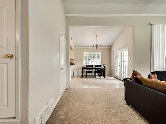 5th image of 2011 Cedarwood Dr