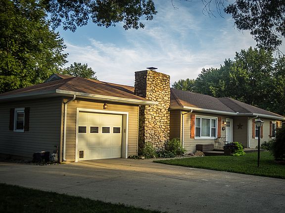2nd image of 2131 Heideman Dr