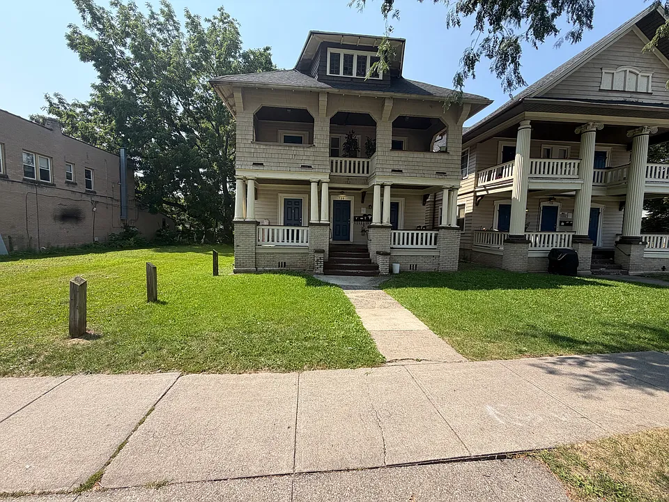 739 Genesee St #4