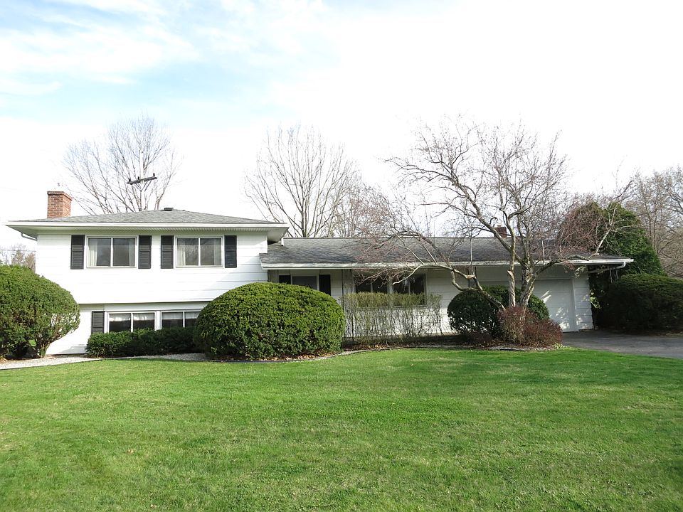 1st image of 62 Round Trail Dr
