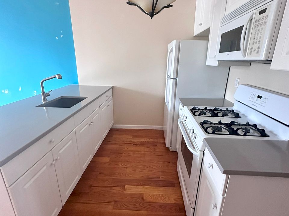 1st image of 547 Chauncey St #3