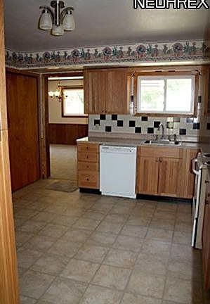 3rd image of 25281 Richards Ave