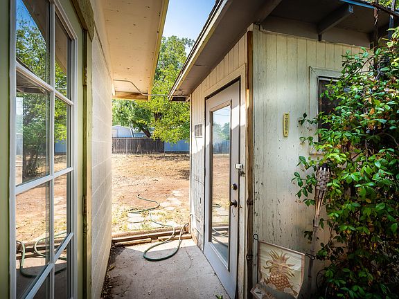 4th image of 1313 E Gila St