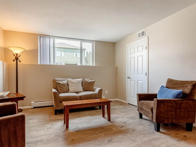 Creekside Place Apartments — Photo 11