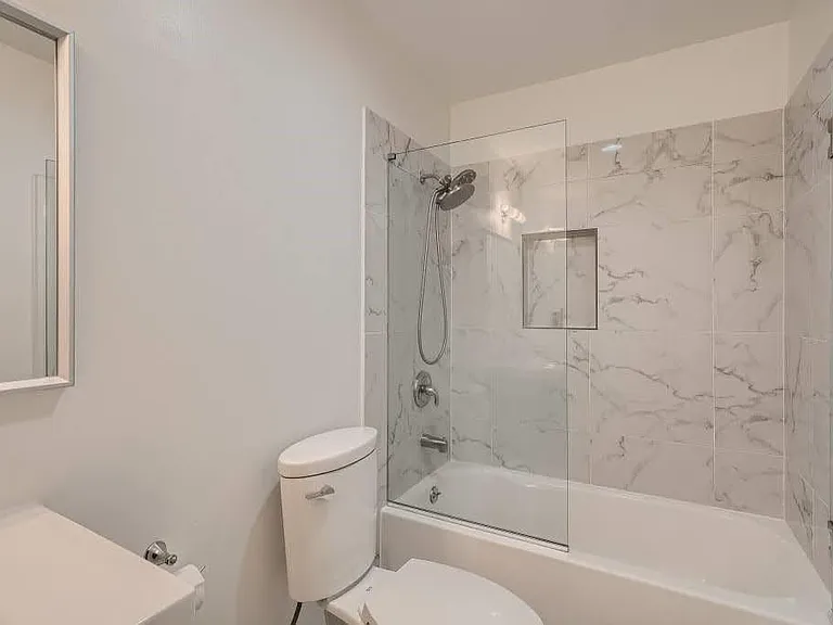 4438 Glengary Dr NE — Photo 16