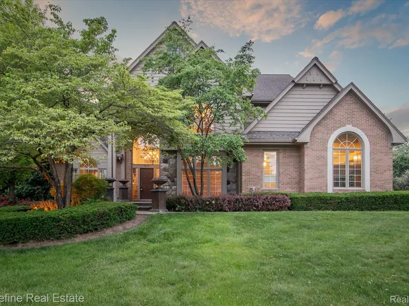 9655 Wellington Dr, Plymouth, MI 48170